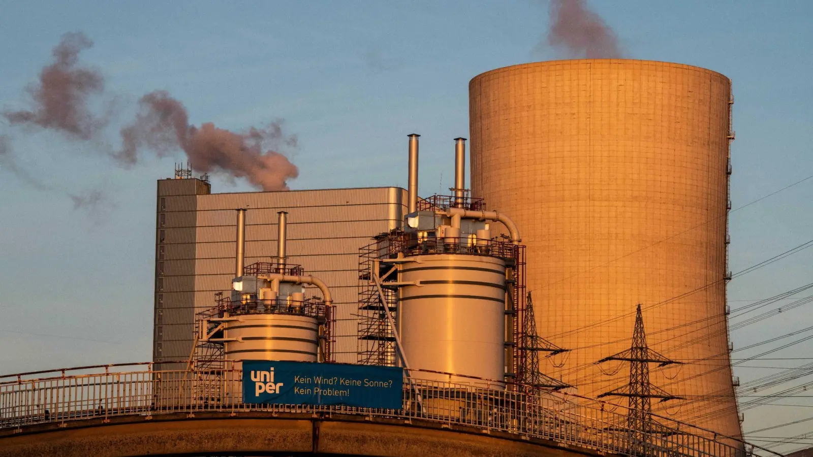 Das Steinkohlekraftwerk Datteln 4 liefert seit 2020 Strom. Seine Inbetriebnahme war von Protesten begleitet worden. (Foto: Bernd Thissen/dpa)