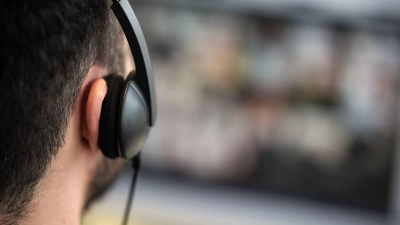 Videocalls eignen sich für sachorientierte Inhalte, können aber das Miteinander im Team nicht ersetzen. (Foto: Sebastian Gollnow/dpa/dpa-tmn)