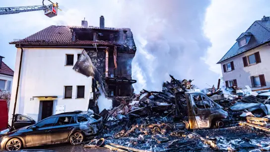 Nach der Explosion - ein Trümmerfeld. (Foto: Alexander Hald/vmd-images/dpa)