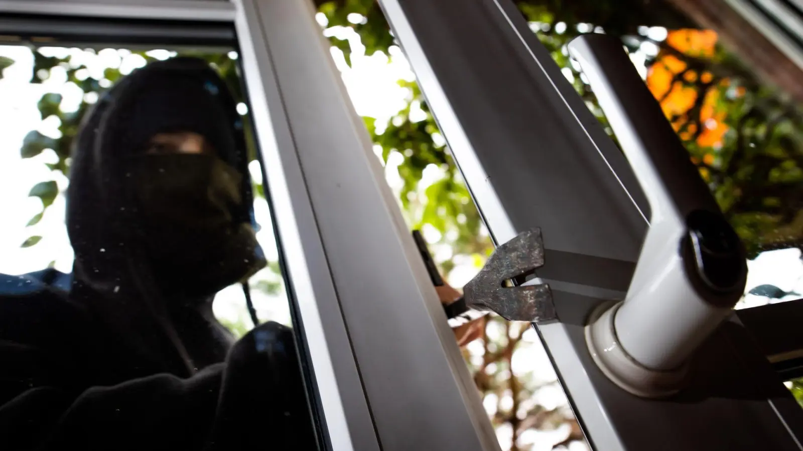 Ein Trio soll für mehrere Schuleinbrüche in Mittelfranken verantwortlich sein. (Symbolbild: Philipp von Ditfurth/dpa)