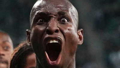 Nicolas Jackson soll Thema beim FC Bayern sein. (Foto: Petr David Josek/AP/dpa)