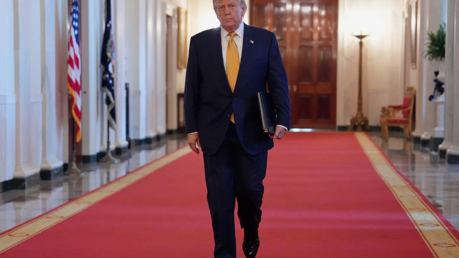 Trump springt Bolsonaro zur Seite. (Foto: Evan Vucci/AP/dpa)