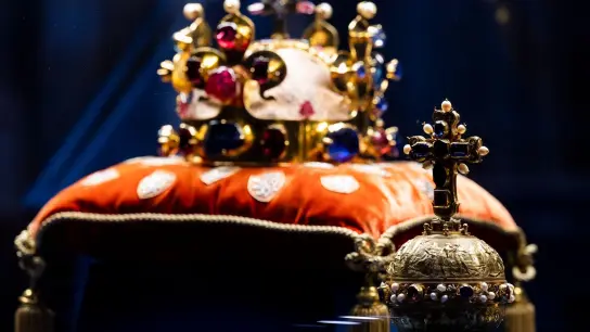 Die Kronjuwelen des einstigen Königreichs Böhmen werden im Veitsdom ausgestellt. (Foto: Deml Ondøej/CTK/dpa/Archivbild)
