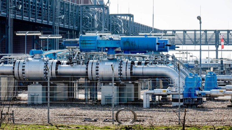Blick auf einen Gasspeicher: Deutschlands Gasspeicher sind deutlich leerer als in den Vorjahren. (Foto: Hauke-Christian Dittrich/dpa)