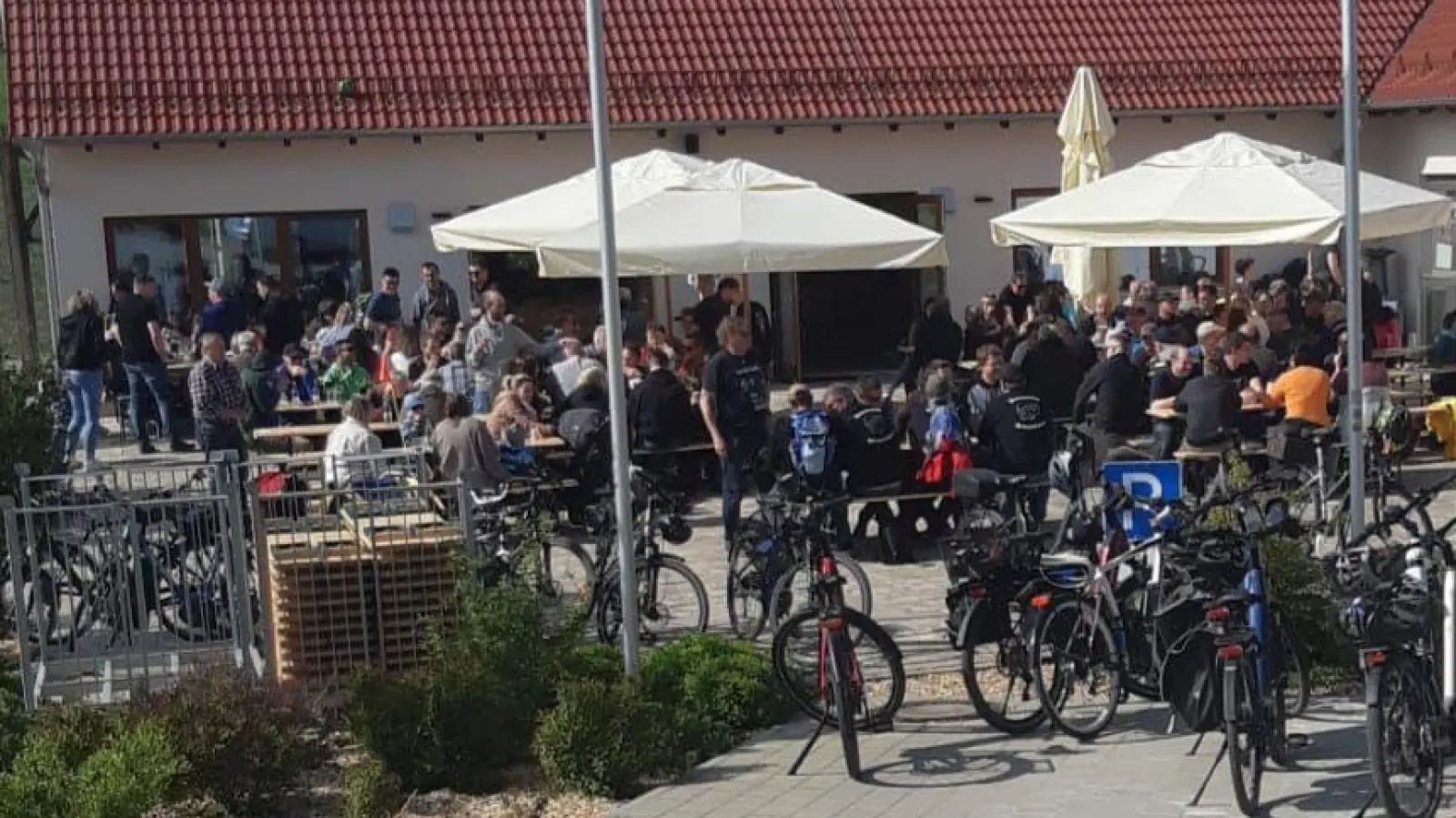 Im Dorfgemeinschaftshaus am Sportplatz wird Kirchweih vom 13. bis 17. Mai 2026 gefeiert. Das sollten Sie nicht verpassen! (Foto: Gemeinde Wörnitz)