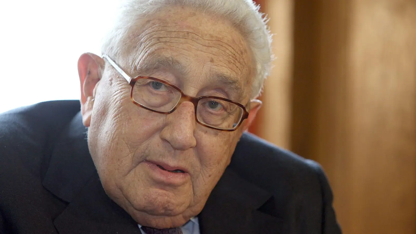 Spricht sich dafür aus, dass die Ukraine nach Kriegsende ins westliche Militärbündnis aufgenommen wird: Henry Kissinger (Archivbild). (Foto: Daniel Karmann/dpa)