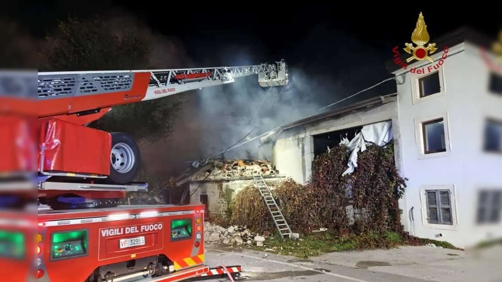 Bei der Explosion wurden drei Polizisten getötet.  (Foto: --/Italienische Feuerwehr/dpa)
