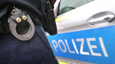 Die Polizei nimmt den Mann fest. (Symbolbild) (Foto: Karl-Josef Hildenbrand/dpa)