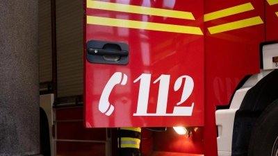 Wegen eines Gasgeruchs rückte in Donauwörth die Feuerwehr aus. (Symbolbild) (Foto: Niklas Treppner/dpa)