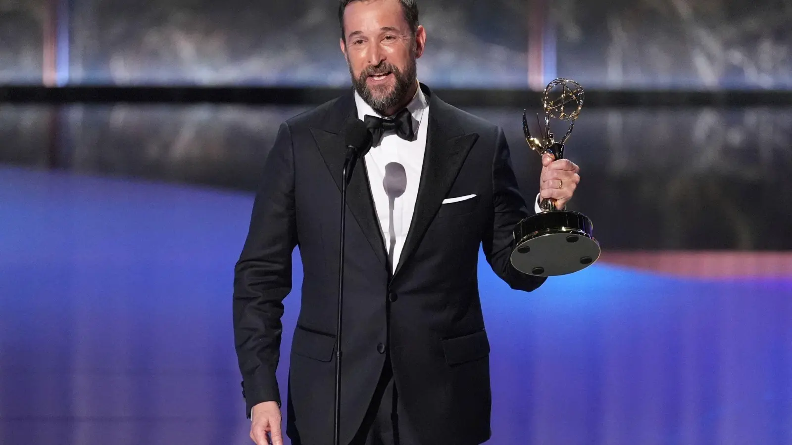 Noah Wyle ist nominiert für einen Emmy für seine Leistung in der Krankenhausserie „The Pitt“.  (Foto: Chris Pizzello/Invision/dpa)