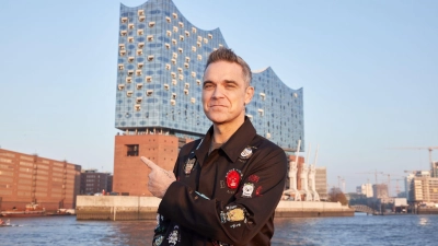 Robbie Williams gibt anlässlich der Feier seiner 25-jährigen Solo-Karriere ein Konzert in der Elbphilharmonie. (Foto: Georg Wendt/dpa)