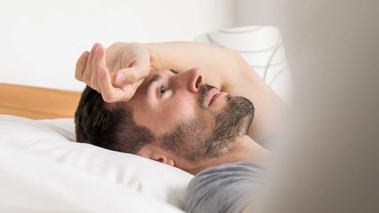 Schlafsprays versprechen schnelleres Einschlafen. Doch nicht immer sind sie so wirksam, wie erhofft. (Foto: Christin Klose/dpa-tmn)