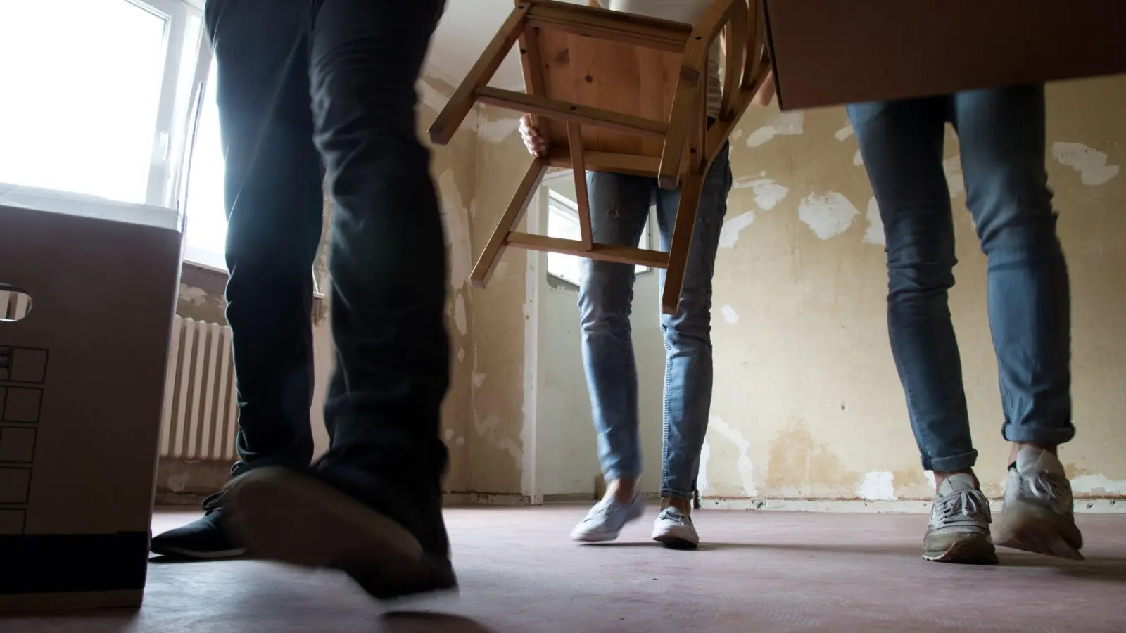 Vermieter dürfen eine hinterlegte Kaution für eine Frist von bis zu sechs Monaten zurückhalten. (Foto: Christin Klose/dpa-tmn)