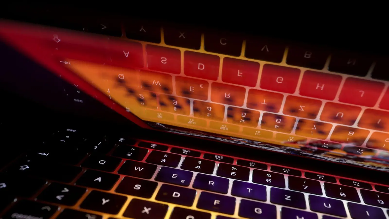 Zahlungsbetrag im Internet gibt es in vielen Varianten - jeder Fünfte wurde laut Umfrage schon Opfer davon (Foto: Karl-Josef Hildenbrand/dpa)