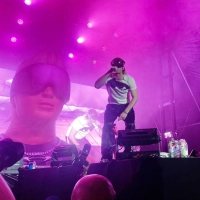 Ski Aggu beim Heroes Festival dieses Jahr in Geiselwind: Auch 2027 soll der Rapper wieder auftreten. (Foto: Mara Stingl)