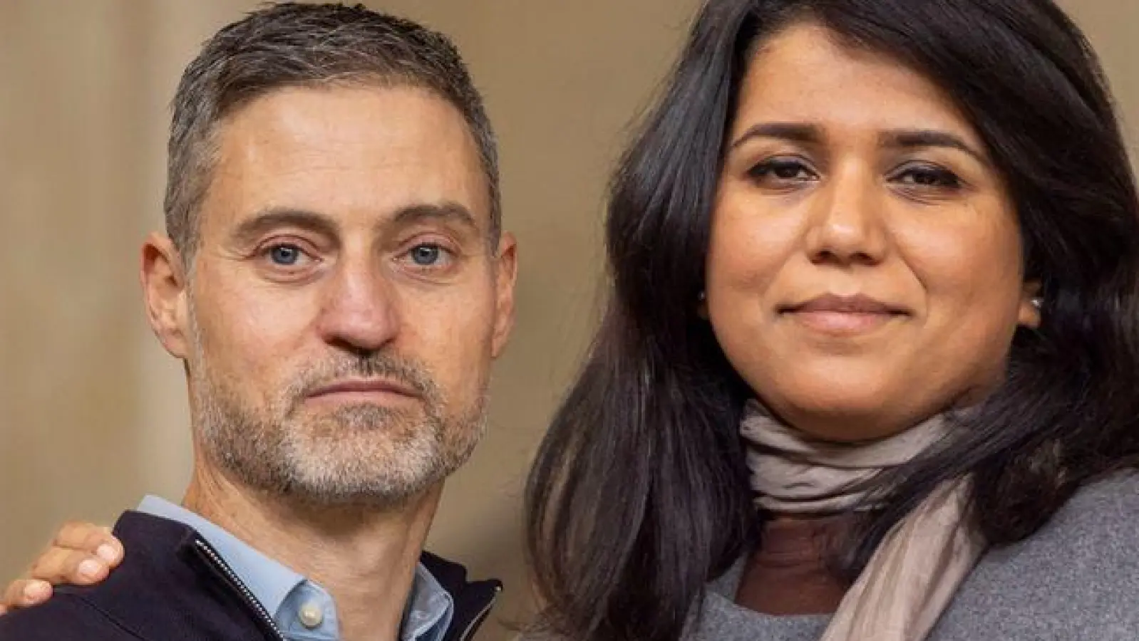 Saba-Nur Cheema und Meron Mendel sind ein außergewöhnliches Ehepaar: Sie, eine Politologin und Expertin für Antisemitismus und Islamfeindlichkeit, ist Muslimin mit pakistanischen Wurzeln. Er, Professor und Direktor der Bildungsstätte Anne Frank in Frankfurt am Main, ist ein in Tel Aviv geborener Jude.  (Foto: Helmut Fricke/dpa)