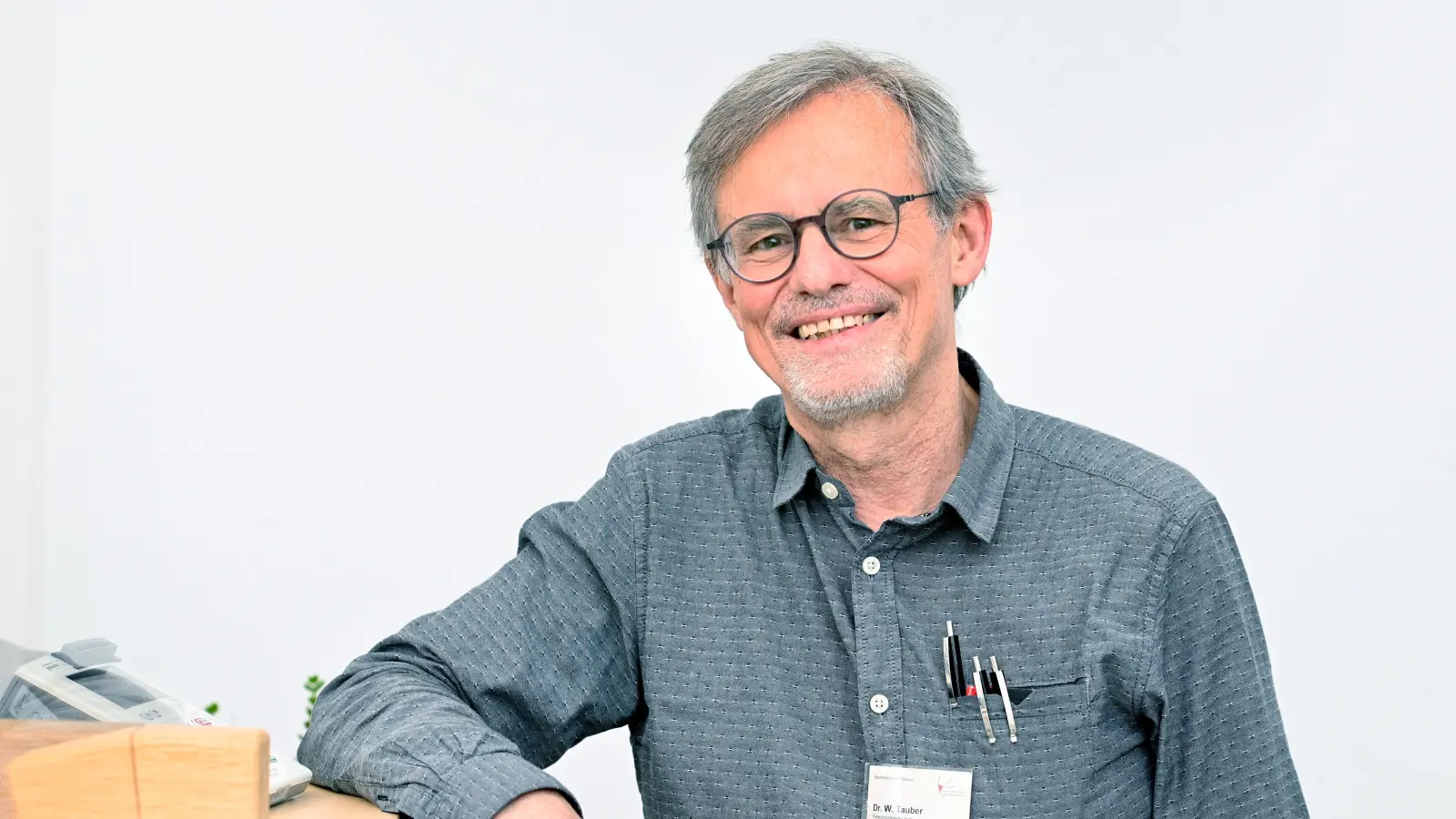 Dr. Werner Tauber hat am Bezirksklinikum Ansbach die ambulante Behandlung von Drogenabhängigen aufgebaut. (Foto: Jim Albright)