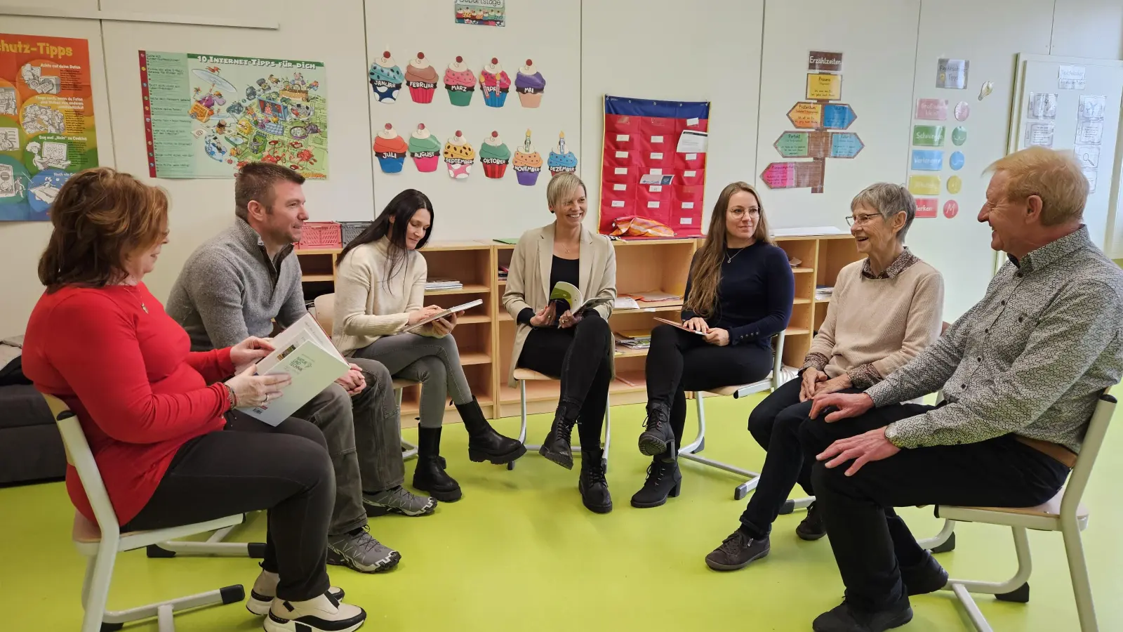 Austausch über das Förderpiloten-Projekt: Barbara Kroh, Fördervereins-Vorsitzender Udo Mattern, Yvonne Mattern, Schulleiterin Caroline Ludwig-Schönig, Koordinatorin Jennifer Rentsch, Birgit Moll und Gerhard Schöller (von links). (Foto: Wolfgang Grebenhof)