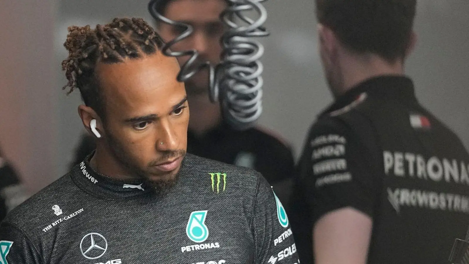 Lewis Hamilton kam in dieser Saison auf nicht mal halb so viele Punkte wie Weltmeister Max Verstappen. (Foto: Darron Cummings/AP/dpa)