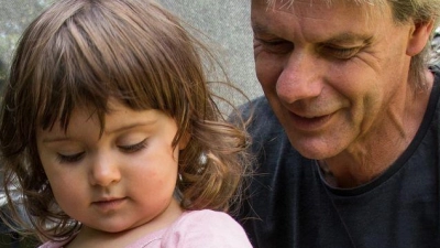 Großeltern haben oft mehr Zeit und nicht den Leistungsdruck, den Eltern oft empfinden. Sie können ihren Enkeln ungeteilte Aufmerksamkeit entgegenbringen.  (Foto: Christin Klose/dpa-tmn)