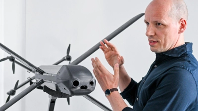 Das Rüstungsunternehmen Helsing - hier Mitgründer Gundbert Scherf - kooperiert künftig mit Schaeffler. (Archivbild) (Foto: Jens Kalaene/dpa)