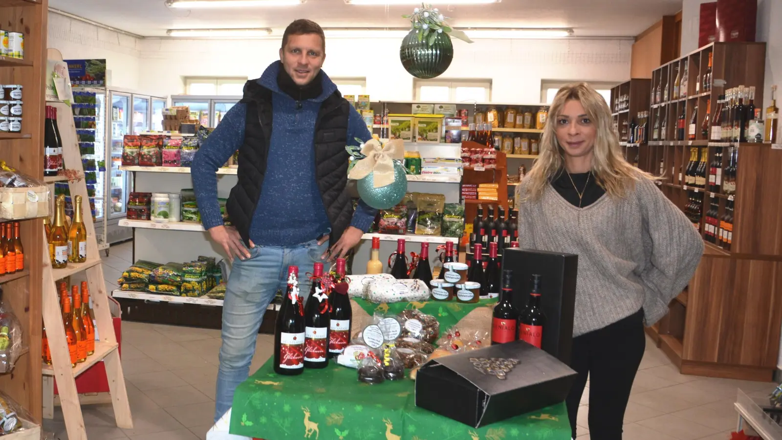 Denise Nunner und Andreas Schmidt stehen den Kunden in Weidelbach mit umfangreicher Beratung und bestem Service zur Seite. (Foto: Peter Tippl)