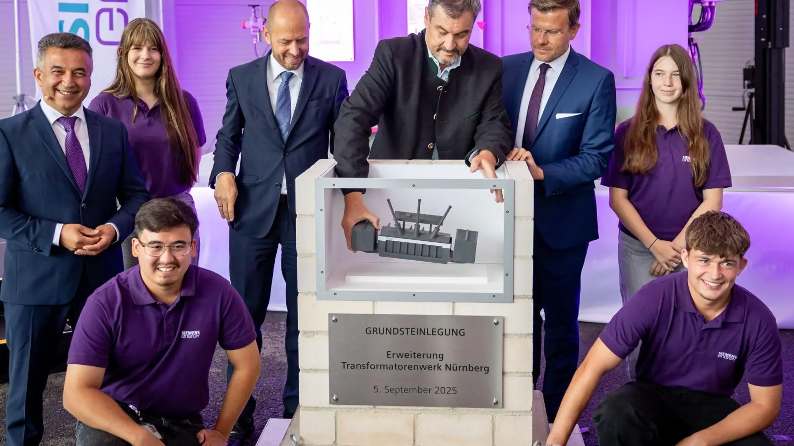 Siemens Energy gibt für die Erweiterung des Nürnberger Werks 220 Millionen Euro aus, der Freistaat fördert sie mit bis zu 20 Millionen Euro. (Foto: Daniel Karmann/dpa)