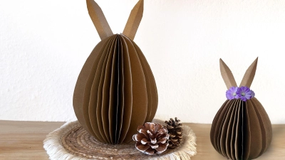 Aus Kraft- oder Tonpapier lassen sich schnell 3D-Osterhasen basteln. (Foto: DIY Academy/dpa-tmn)