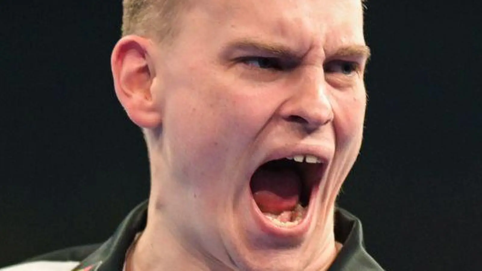 Darts-Profi Ricardo Pietreczko (hier im Bild) steht mit Martin Schindler im Viertelfinale der Team-WM. (Foto: Hannes P. Albert/dpa)