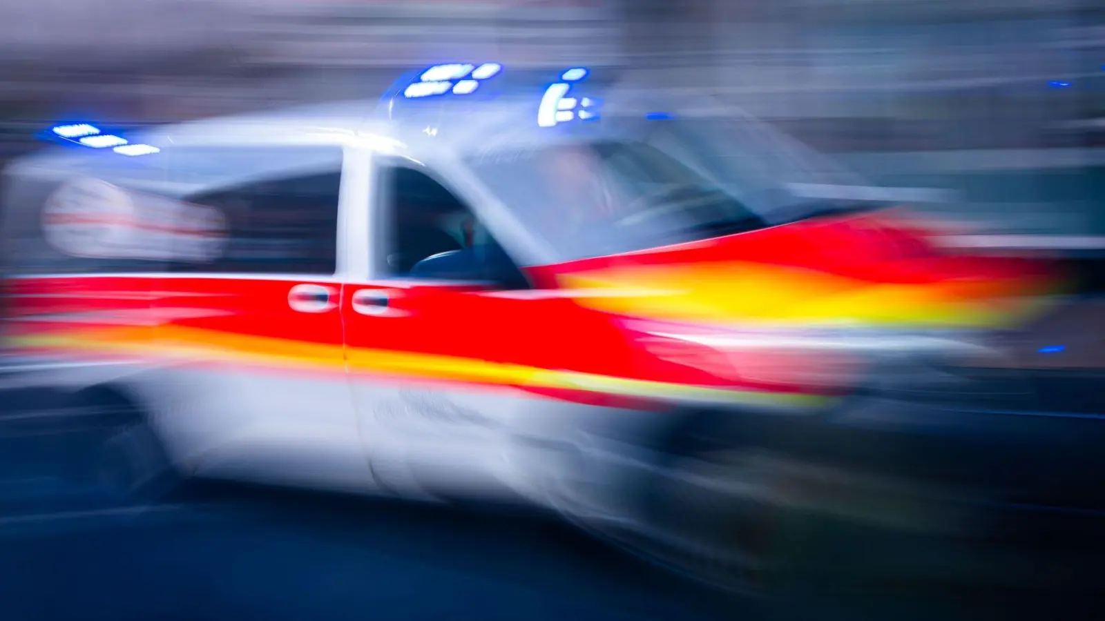 Beim FSV Erlangen-Bruck war der Notarzt im Einsatz. (Symbolbild: Jens Büttner/dpa)