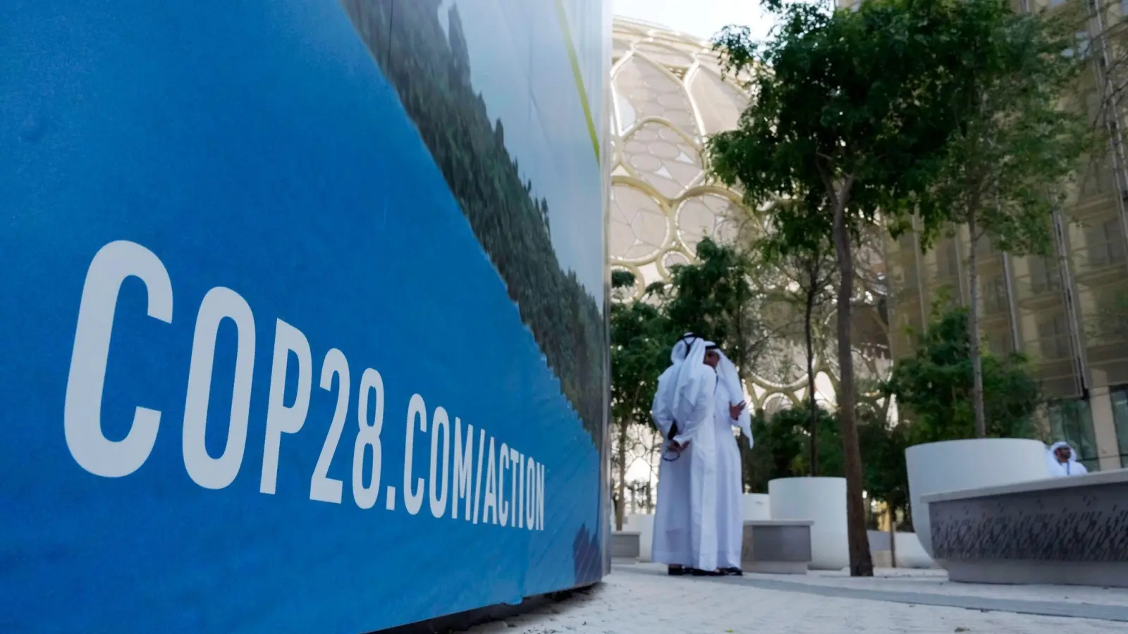Beim COP28-Treffen in Dubai wollen mehr als 190 Länder die erste große Bestandsaufnahme der Umsetzung der Pariser Klimakonferenz 2015 erstellen. (Foto: Peter Dejong/AP)