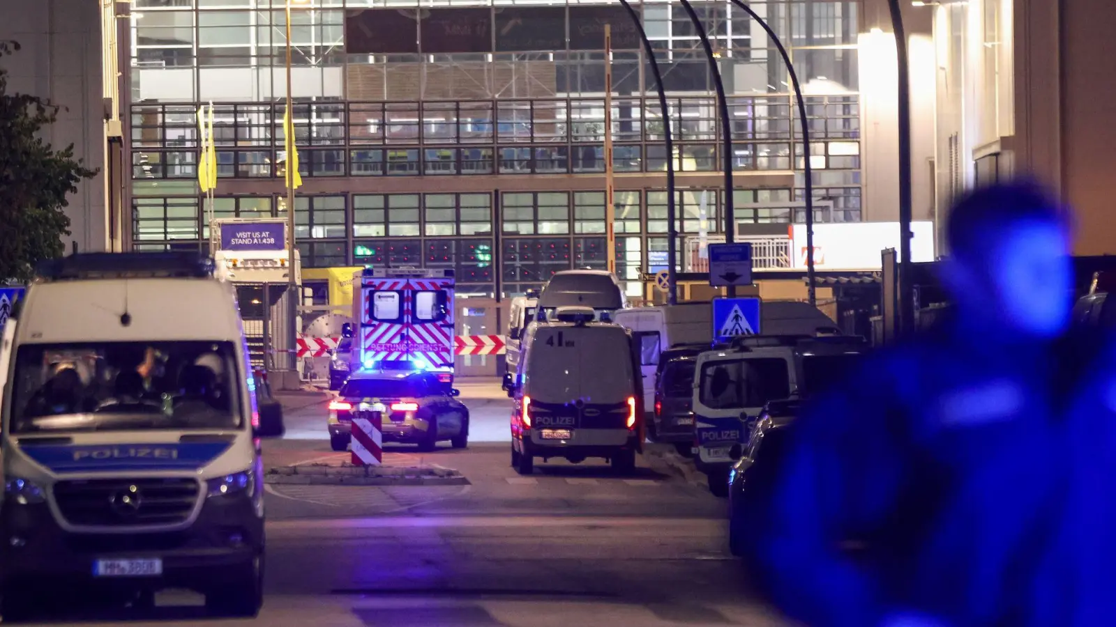 Der Einsatzort wurde weiträumig abgesperrt. (Foto: Bodo Marks/dpa)