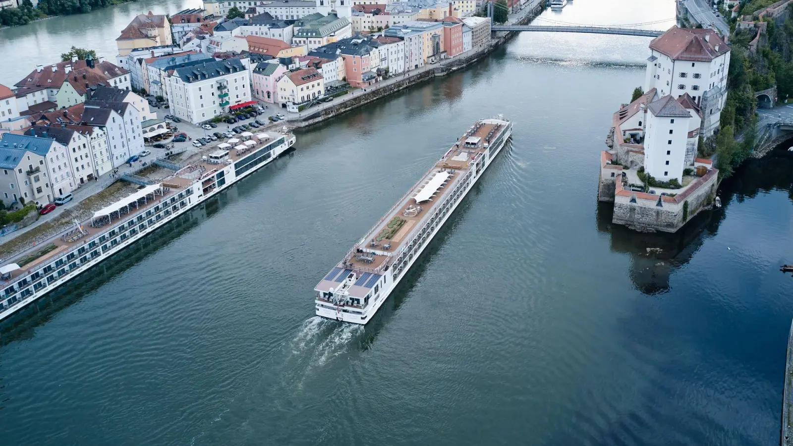 Jährlich kommen mehr als 3.000 Flusskreuzfahrtschiffe im Bereich Passau an. (Symbolbild) (Foto: Tobias Köhler/dpa/dpa-tmn)