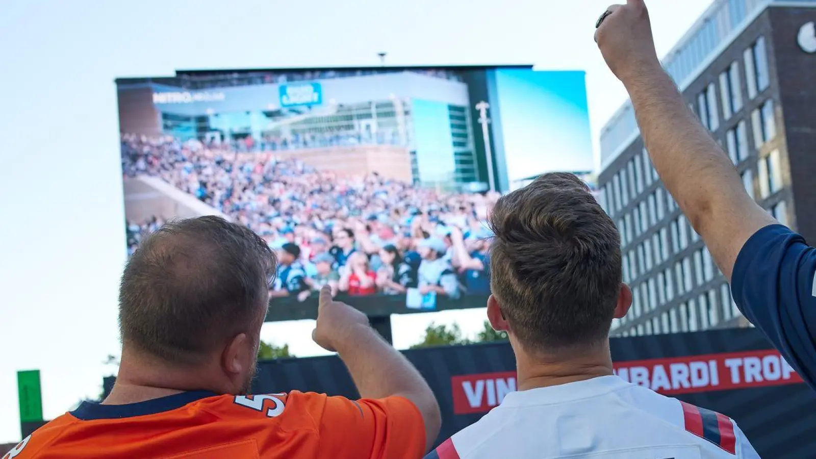 Nach Angaben der NFL gibt es rund 19 Millionen Football-Fans in Deutschland. (Foto: Jörg Carstensen/dpa)