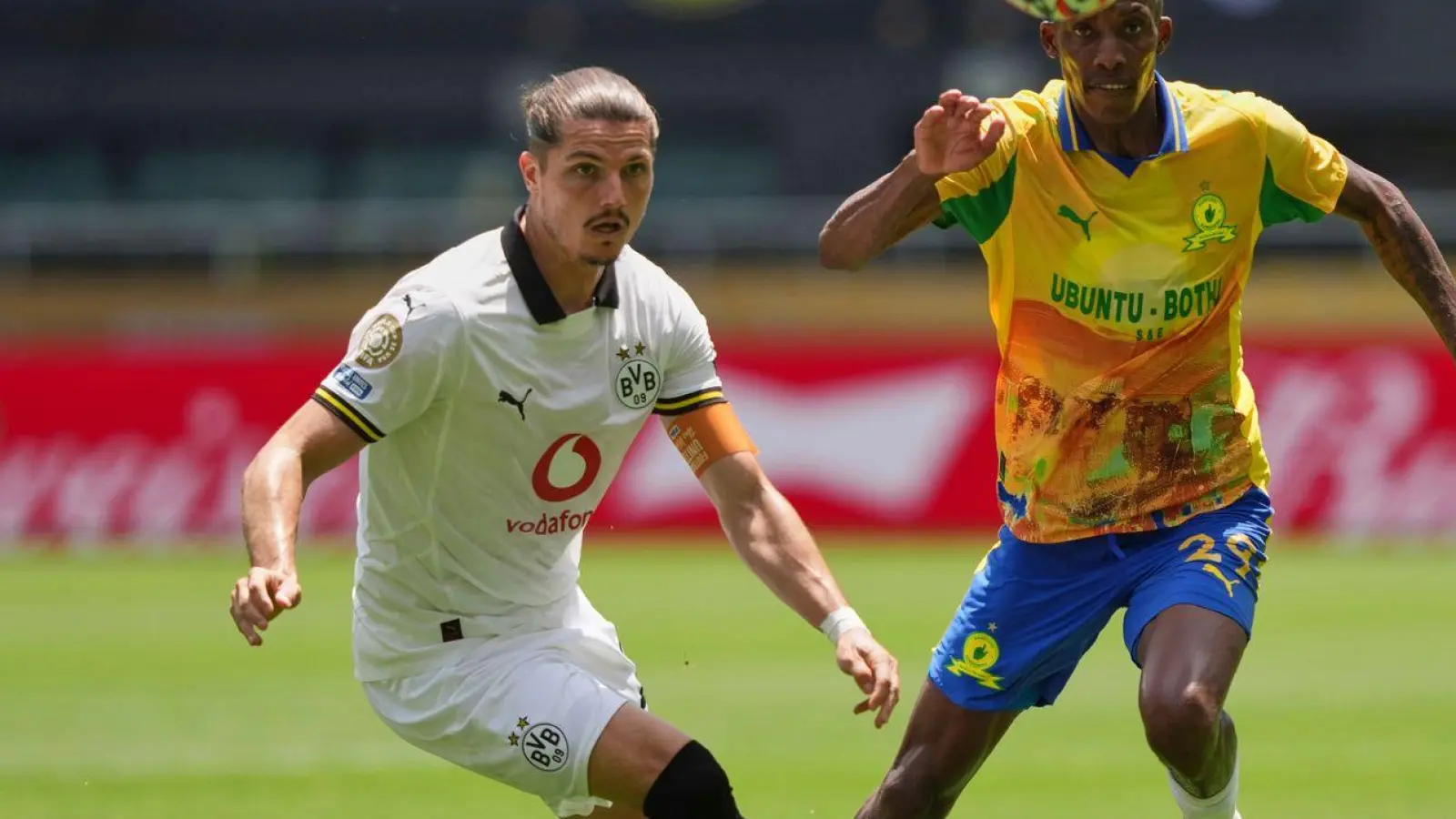 Marcel Sabitzer (l.) betrieb bei der Club-WM bislang wenig Eigenwerbung (Foto: Carolyn Kaster/AP/dpa)