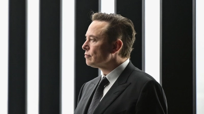 Tesla-Chef Elon Musk bei der Eröffnung seiner Giga-Fabrik in Brandenburg. (Foto: Patrick Pleul/dpa)