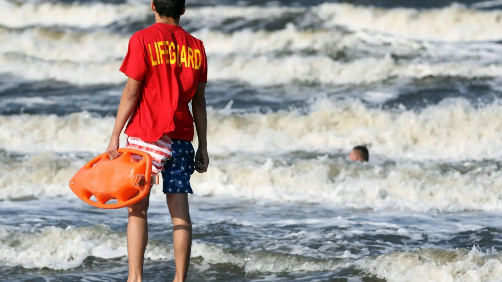 Bundesweit sind im vergangenen Jahr 393 Menschen bei Badeunfällen gestorben - 18 weniger als ein Jahr zuvor. (Symbolbild) (Foto: Tilo Wallrodt/dpa-Zentralbild/dpa)