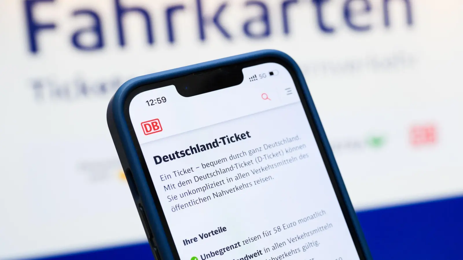 Die Kosten für das D-Ticket sind ein Dauerstreitthema zwischen Bund, Ländern und Kommunen. (Foto Illustration) (Foto: Julian Stratenschulte/dpa)