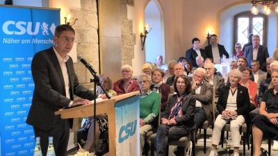 Landrat Dr. Jürgen Ludwig war der Hauptredner beim CSU-Sommerempfang auf der Burg Colmberg.  (Foto: Thomas Schaller)