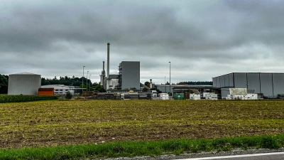 Vom Gewerbe- und Industriepark-Ost fühlen sich die Menschen im Dinkelsbühler Stadtteil Waldeck beeinträchtigt. Ein geplanter Hallenbau beunruhigt die Dorfgemeinschaft. Das Vorhaben soll jetzt in einer Bürgerversammlung näher erläutert werden. (Foto: Martina Haas)
