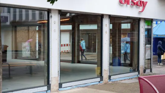 Ein geschlossenes Geschäft der Modekette Orsay. (Foto: Henning Kaiser/dpa)