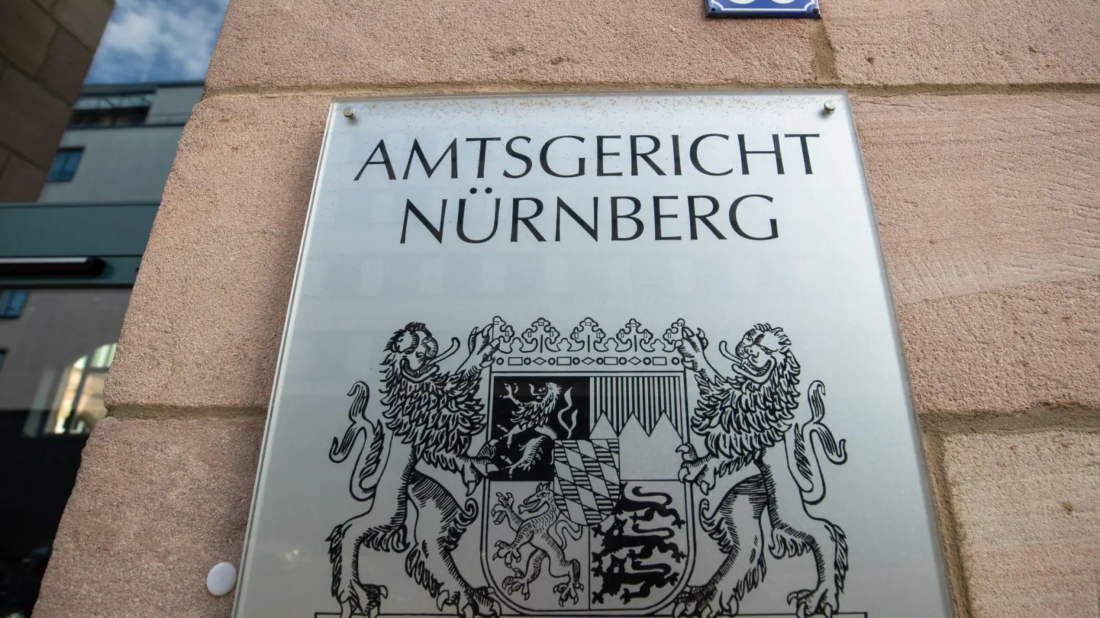 Das Amtsgericht Nürnberg hat ein Mitglied der mittlerweile aufgelösten „Letzten Generation“ zu einer Bewährungsstrafe verurteilt. (Symbolbild) (Foto: Daniel Karmann/dpa)