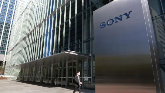 Das Weihnachtsgeschäft kam dem japanischen Elektronik-Riesen Sony zugute. (Foto: Koji Sasahara/AP/dpa)