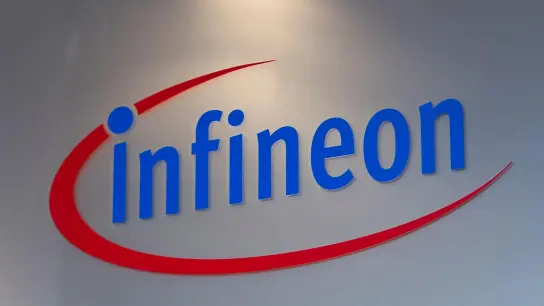 Infineon hat nun schon zum dritten Mal in Folgeseine Prognose für das laufende Geschäftsjahr erhöht. (Foto: Matthias Rietschel/dpa-Zentralbild/dpa)