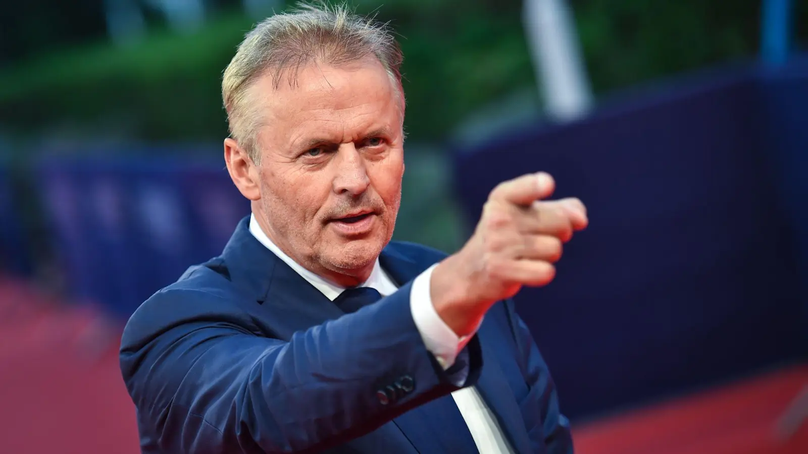 Mit der Geschichte eines verzweifelt um seine Unschuld kämpfenden Anwalts hält der Bestsellerautor der US-Justiz den Spiegel vor. (Archivbild) (Foto: Loic Venance/AFP/dpa)