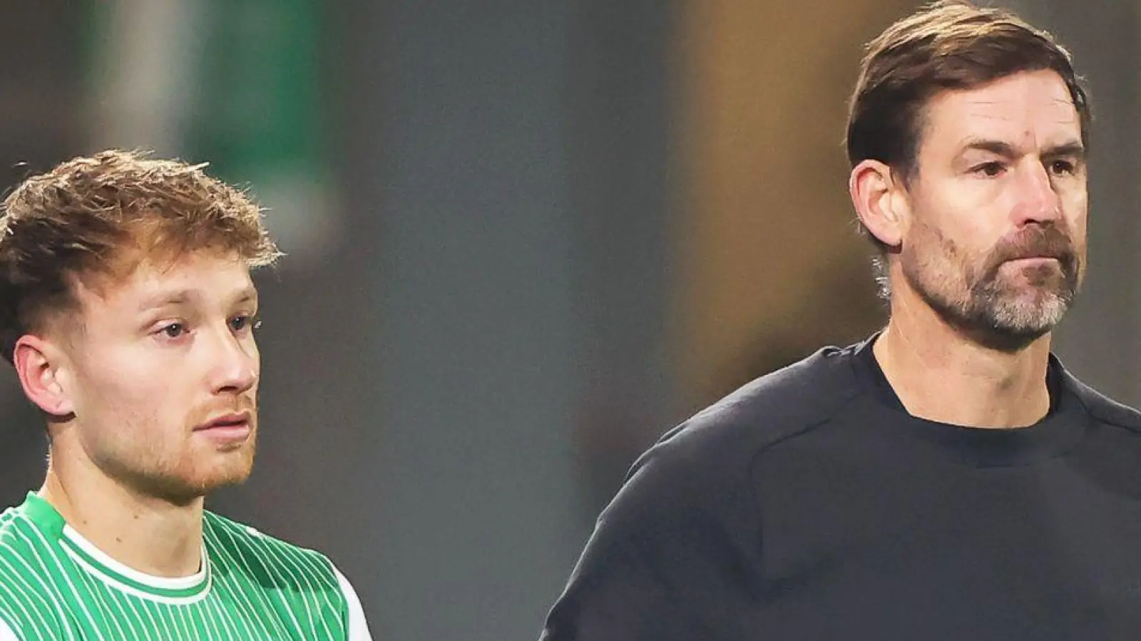 Trainer Kleine wechselte mit Jannik Dehm den Siegtorschützen ein. (Foto: Daniel Karmann/dpa)