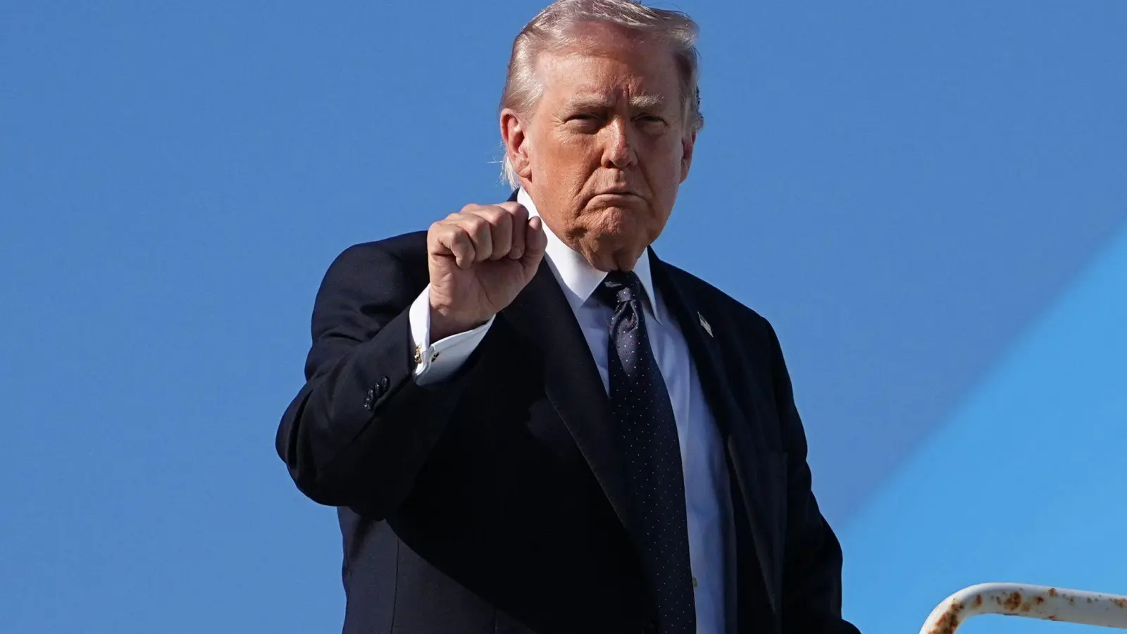 Trump kündigt verstärkte Angriffe auf den Iran an.  (Foto: Matt Rourke/AP/dpa)