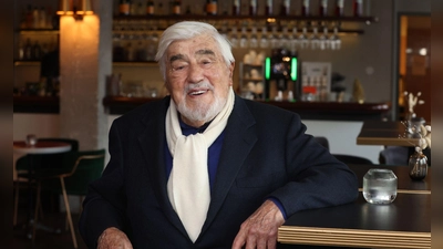 Mario Adorf ist seit 1985 in zweiter Ehe mit Monique Faye verheiratet. (Archivbild) (Foto: Karl-Josef Hildenbrand/dpa)