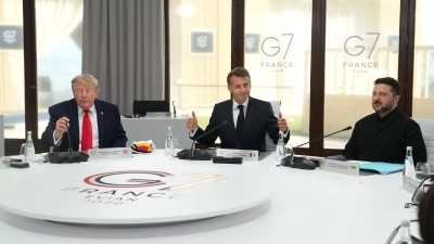 Trump und Selenskyj treffen sich auf dem G7-Gipfel. (Foto: Thibault Camus/Pool AP/AP/dpa)