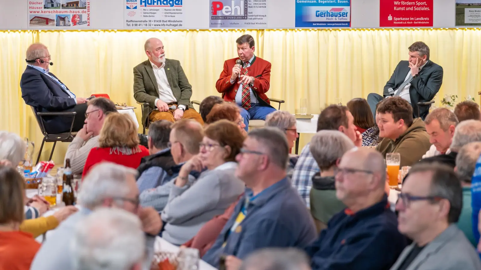 Uwe Nickel nahm Michael Lappler, Jürgen Heckel und Philipp Flierl (von links) ins Verhör. (Foto: Mirko Fryska)
